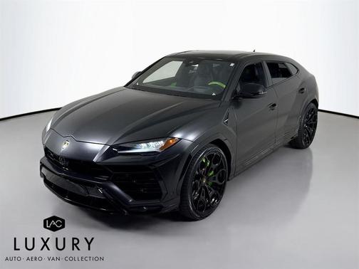 2022 Lamborghini Urus Graphite Capsule