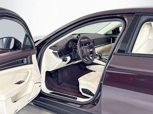 2023 Porsche Panamera Platinum Edition