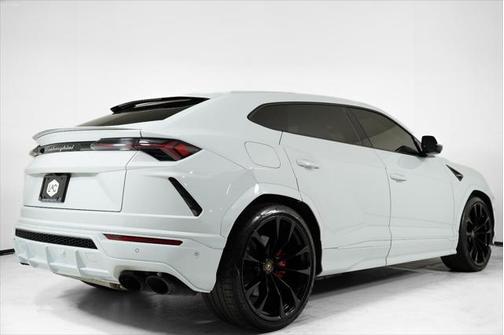2021 Lamborghini Urus Graphite Capsule
