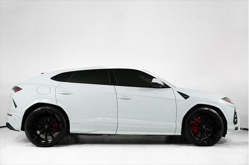 2021 Lamborghini Urus Graphite Capsule