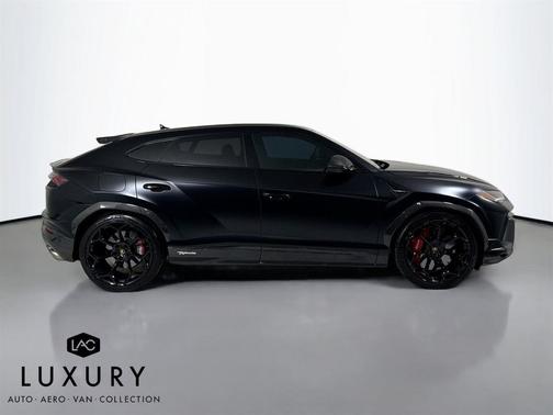 2023 Lamborghini Urus Performante