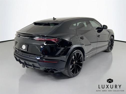 2023 Lamborghini Urus S