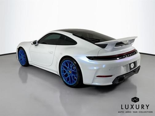 2025 Porsche 911 Carrera