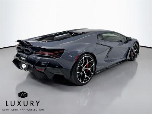 2024 Lamborghini Revuelto