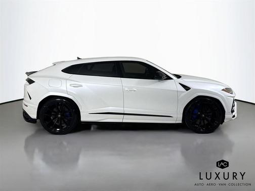 2021 Lamborghini Urus Graphite Capsule