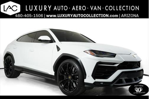2021 Lamborghini Urus Pearl Capsule