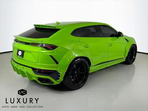 2022 Lamborghini Urus Graphite Capsule