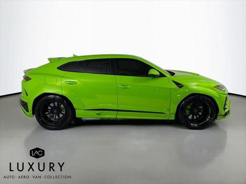 2022 Lamborghini Urus Graphite Capsule