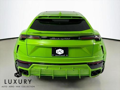 2022 Lamborghini Urus Graphite Capsule