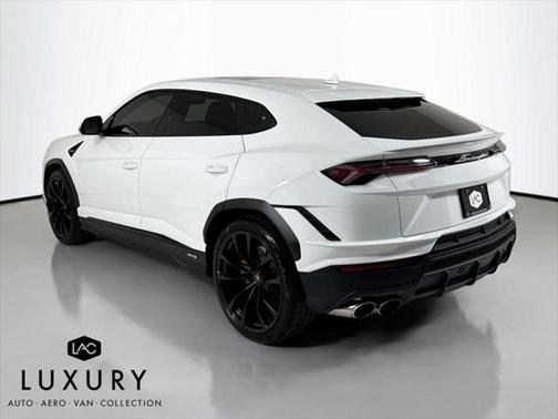 2023 Lamborghini Urus S