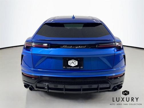 2022 Lamborghini Urus Graphite Capsule
