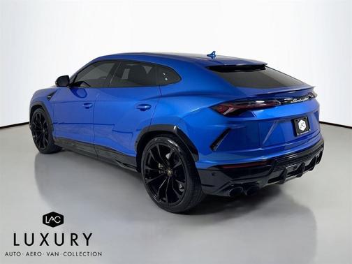 2022 Lamborghini Urus Graphite Capsule