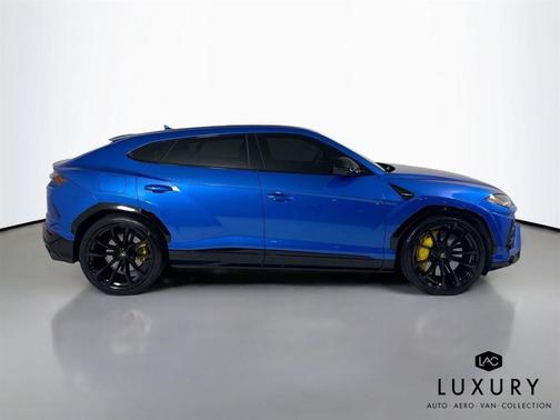2022 Lamborghini Urus Graphite Capsule