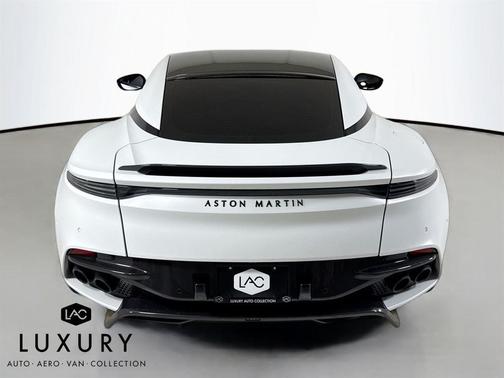 2022 Aston Martin DBS Superleggera