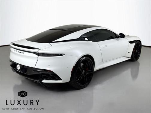 2022 Aston Martin DBS Superleggera
