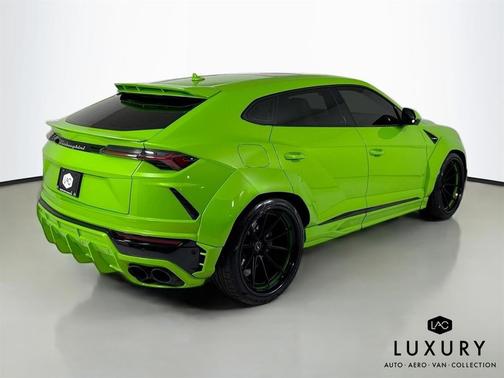 2022 Lamborghini Urus Graphite Capsule