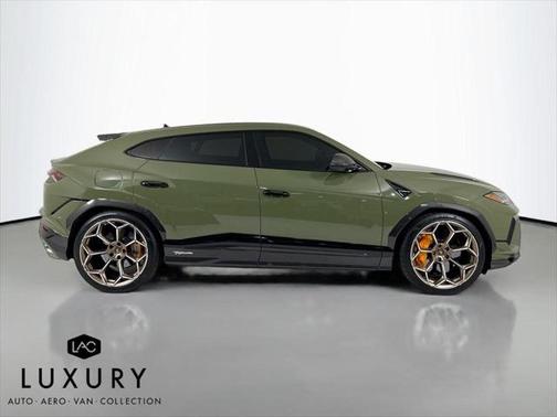 2024 Lamborghini Urus Performante