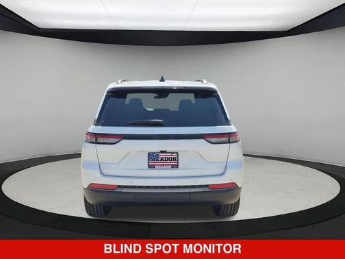Bright White Clearcoat 2026 Jeep Grand Cherokee Limited
