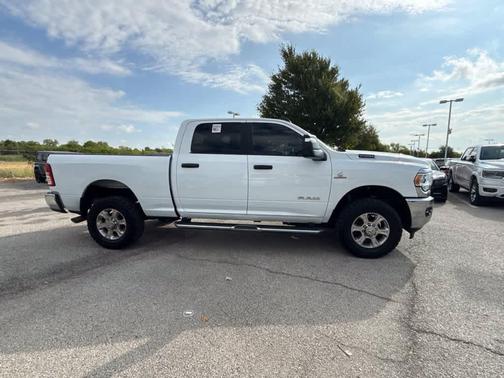 Bright White Clearcoat 2024 RAM 2500 Big Horn Crew Cab 4x4 6'4' Box
