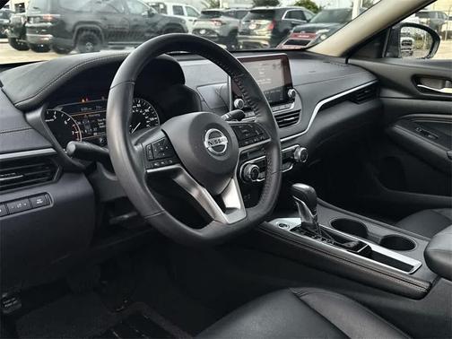 2022 Nissan Altima SR FWD