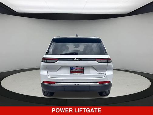 Bright White Clearcoat 2026 Jeep Grand Cherokee Altitude