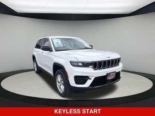 Bright White Clearcoat 2026 Jeep Grand Cherokee Altitude