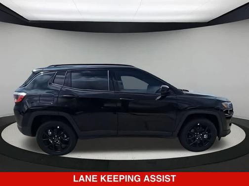 Diamond Black Crystal Pearlcoat 2026 Jeep Compass Latitude