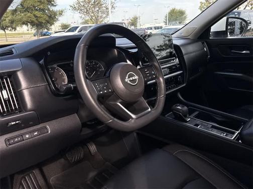 2023 Nissan Pathfinder SL FWD