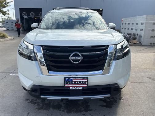 2023 Nissan Pathfinder SL FWD