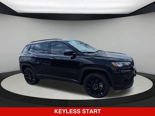 Diamond Black Crystal Pearlcoat 2026 Jeep Compass Latitude