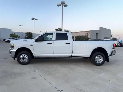 2026 RAM 3500 Tradesman Crew Cab 4x4 8' Box