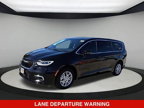 Diamond Black Crystal Pearlcoat 2026 Chrysler Pacifica L