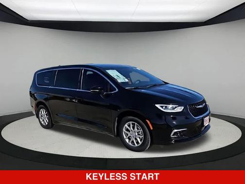 Diamond Black Crystal Pearlcoat 2026 Chrysler Pacifica L