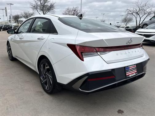 2025 Hyundai ELANTRA SEL