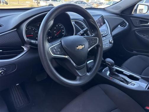 2022 Chevrolet Malibu FWD LT