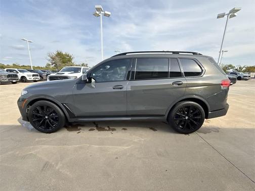 2022 BMW X7 M50i