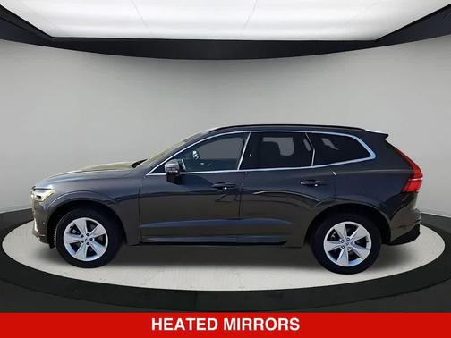 Gray 2022 Volvo XC60 B5 Momentum