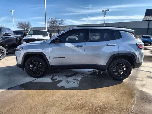 Silver Zynith Metallic Clearcoat 2026 Jeep Compass Latitude