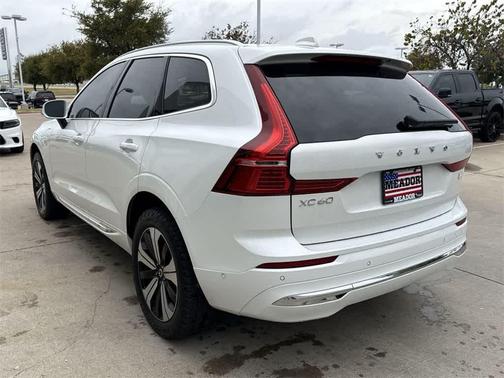 2023 Volvo XC60 Recharge Plug-In Hybrid T8 Plus Bright Theme