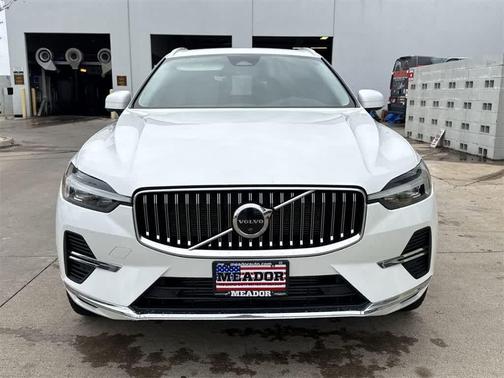 2023 Volvo XC60 Recharge Plug-In Hybrid T8 Plus Bright Theme