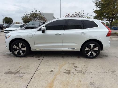 2023 Volvo XC60 Recharge Plug-In Hybrid T8 Plus Bright Theme