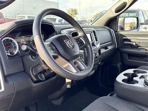 2024 RAM 1500 Classic Warlock Crew Cab 4x4 5'7' Box