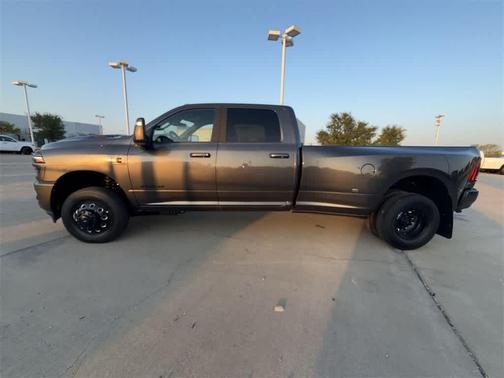 2026 RAM 3500 Laramie Crew Cab 4x4 8' Box