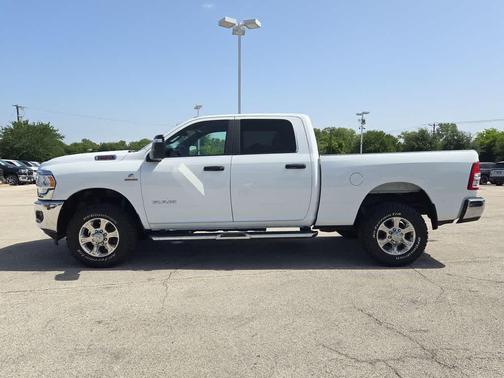 Bright White Clearcoat 2024 RAM 2500 Big Horn Crew Cab 4x4 6'4' Box