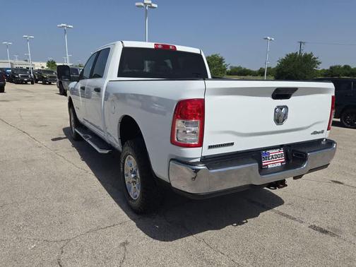 Bright White Clearcoat 2024 RAM 2500 Big Horn Crew Cab 4x4 6'4' Box