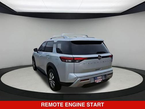 Brilliant Silver Metallic 2023 Nissan Pathfinder SL FWD