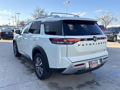2023 Nissan Pathfinder SL FWD