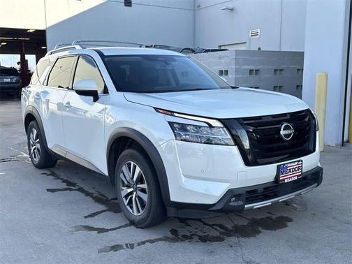 2023 Nissan Pathfinder SL FWD