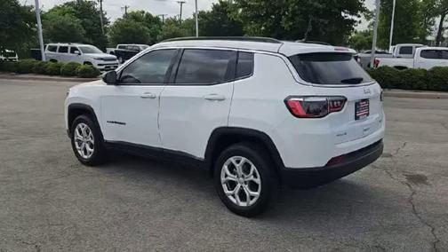 Bright White Clearcoat 2024 Jeep Compass Latitude