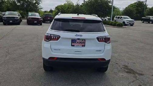 Bright White Clearcoat 2024 Jeep Compass Latitude